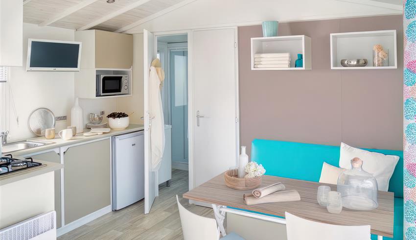 cuisine et salon - Loggia Terrasse intégrée - location mobil-home et chalet - ile d'oléron 
