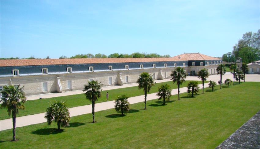 La Corderie Royale à Rochefort près du Camping La Boulinière, camping 5 étoiles bord de mer avec parc aquatique et spa à Saint Georges d'Oléron sur l'Ile d'Oléron en Charente Maritime