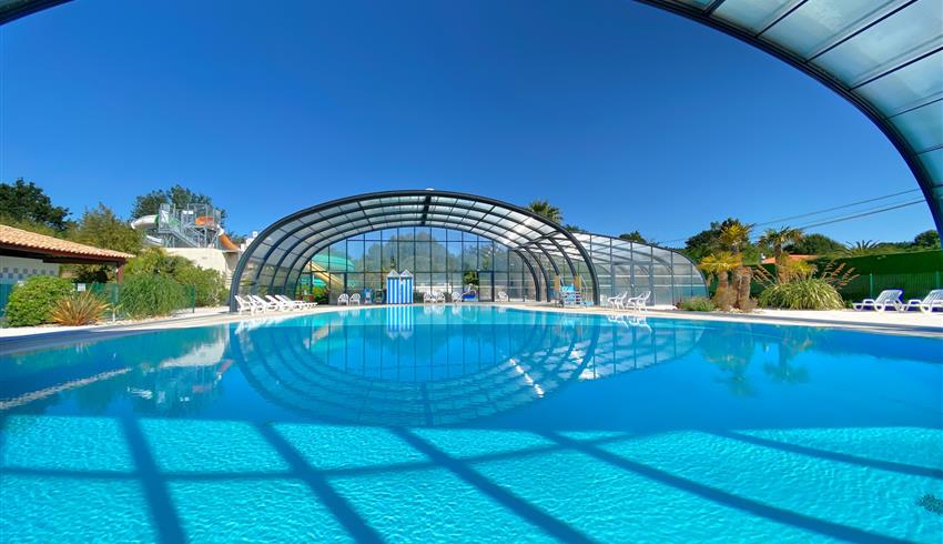 piscine couverte et chauffée - Camping Ile d'Oléron - Camping La Boulinière 5 étoiles