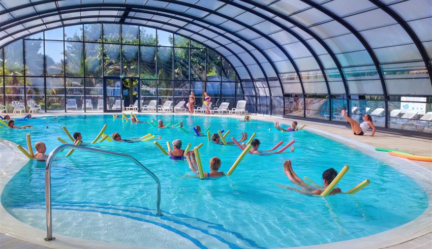 aquagym piscine chauffée et couverte - Camping ile d'Oléron - Camping La Boulinière 5 étoiles