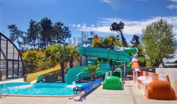 toboggans aquatiques piscine chauffée et couverte - Camping ile d'Oléron - Camping La Boulinière 5 étoiles