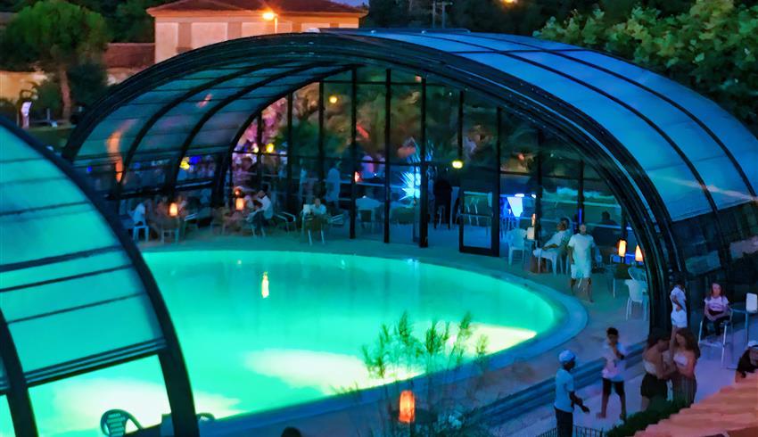soirée piscine - Les soirées à thème - Camping ile d'Oléron - Camping La Boulinière 5 étoiles 
